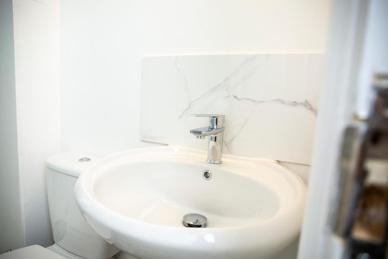 Modern Townhouse Apartment With Free Parking And Wifi Stratford-upon-Avon Bagian luar foto