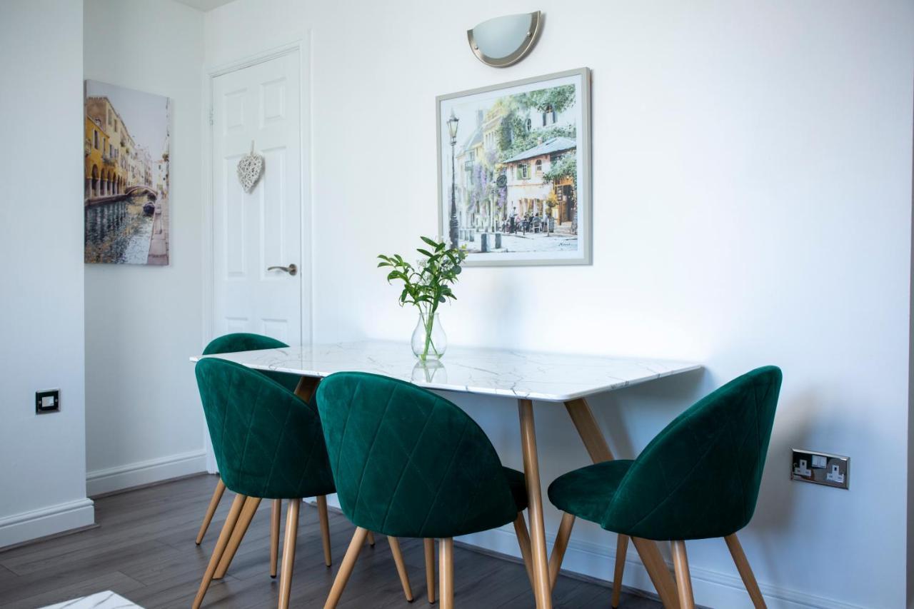 Modern Townhouse Apartment With Free Parking And Wifi Stratford-upon-Avon Bagian luar foto