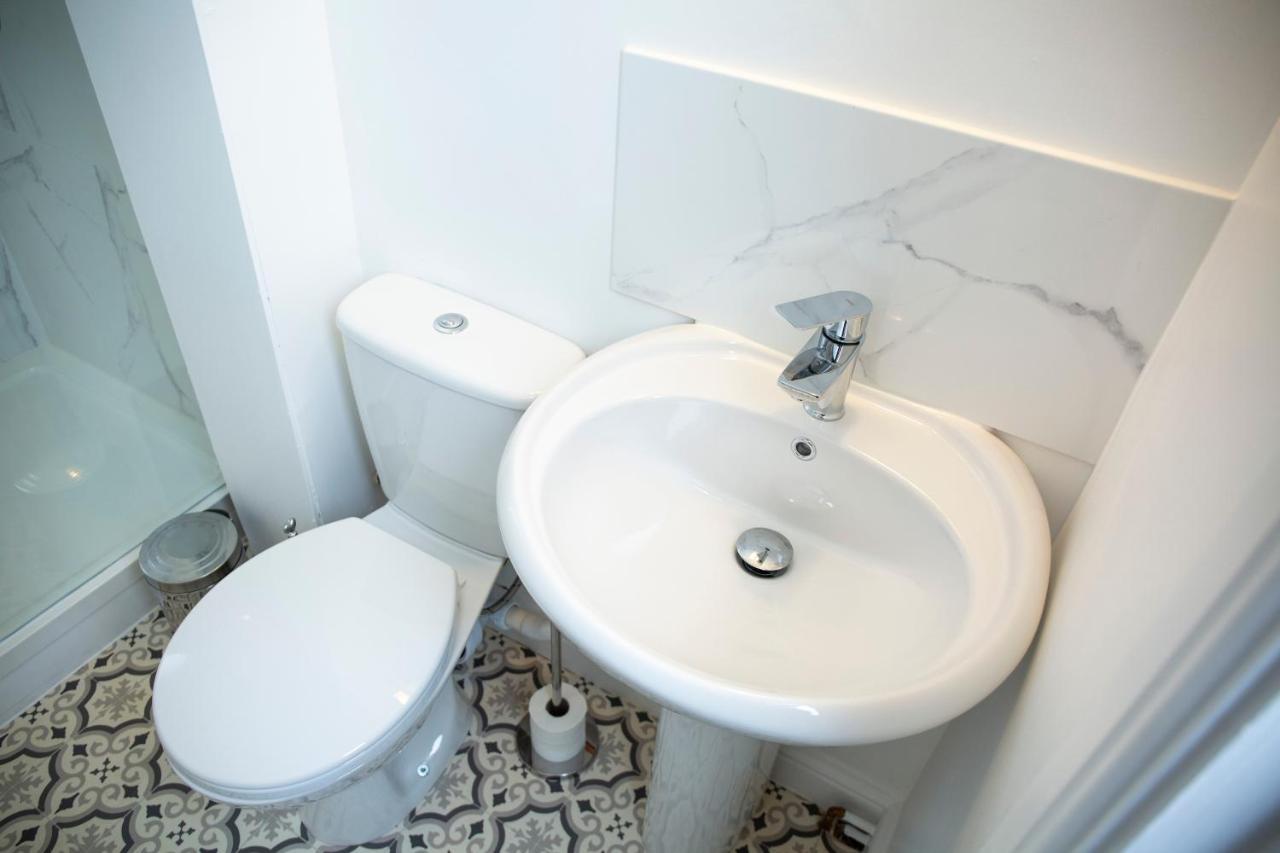 Modern Townhouse Apartment With Free Parking And Wifi Stratford-upon-Avon Bagian luar foto
