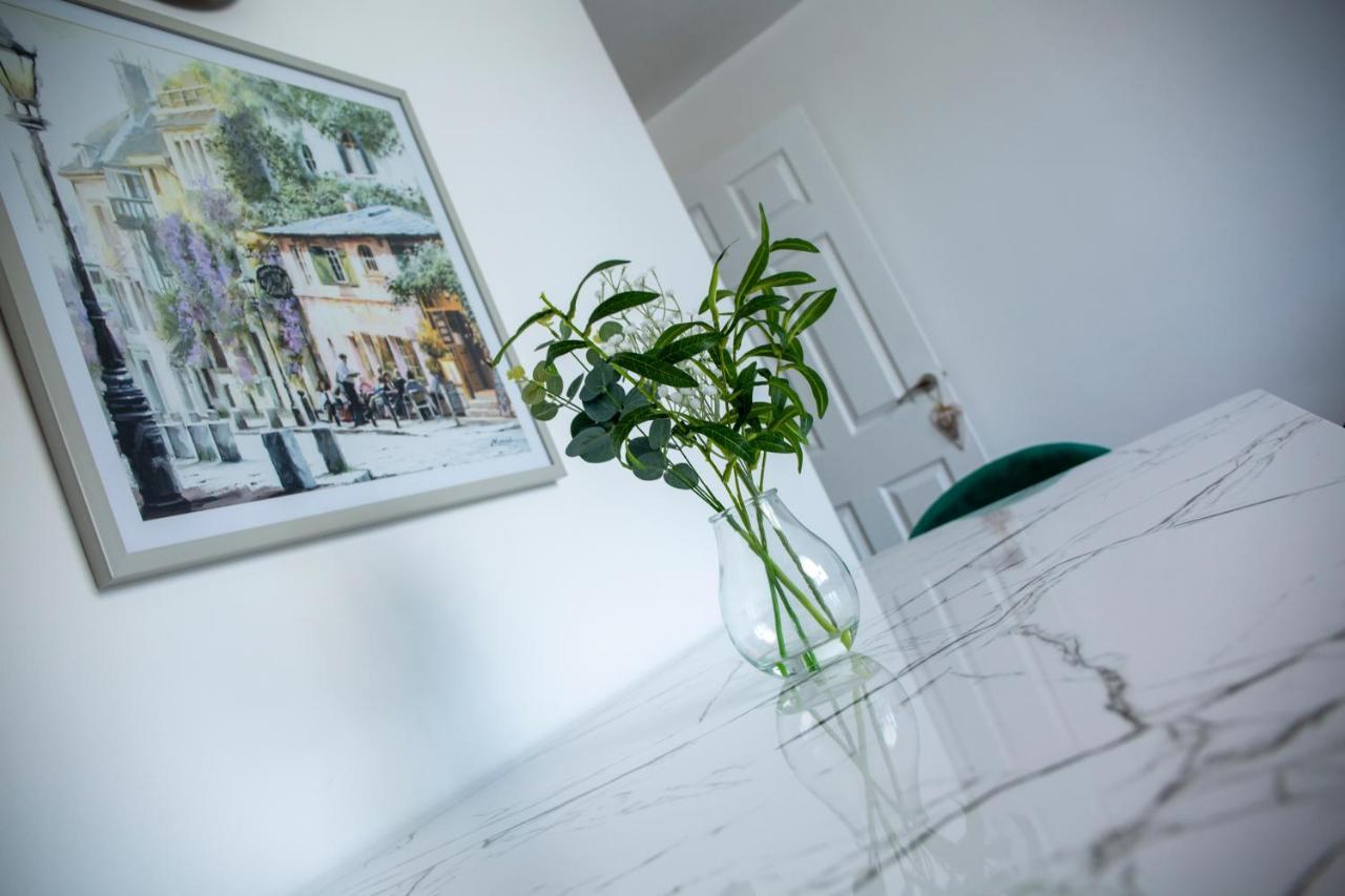 Modern Townhouse Apartment With Free Parking And Wifi Stratford-upon-Avon Bagian luar foto