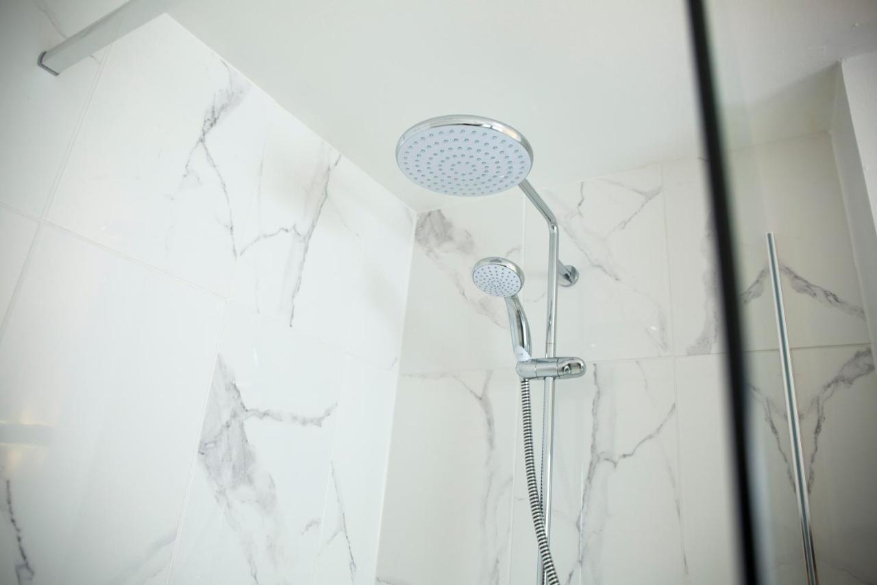 Modern Townhouse Apartment With Free Parking And Wifi Stratford-upon-Avon Bagian luar foto