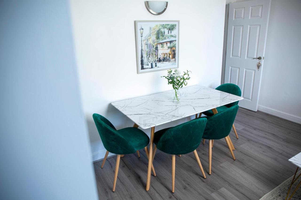 Modern Townhouse Apartment With Free Parking And Wifi Stratford-upon-Avon Bagian luar foto