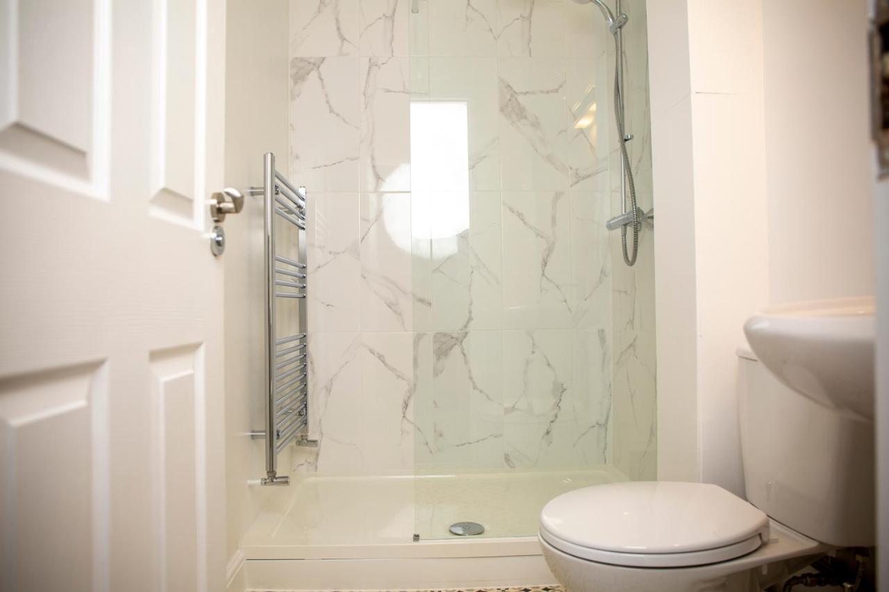 Modern Townhouse Apartment With Free Parking And Wifi Stratford-upon-Avon Bagian luar foto