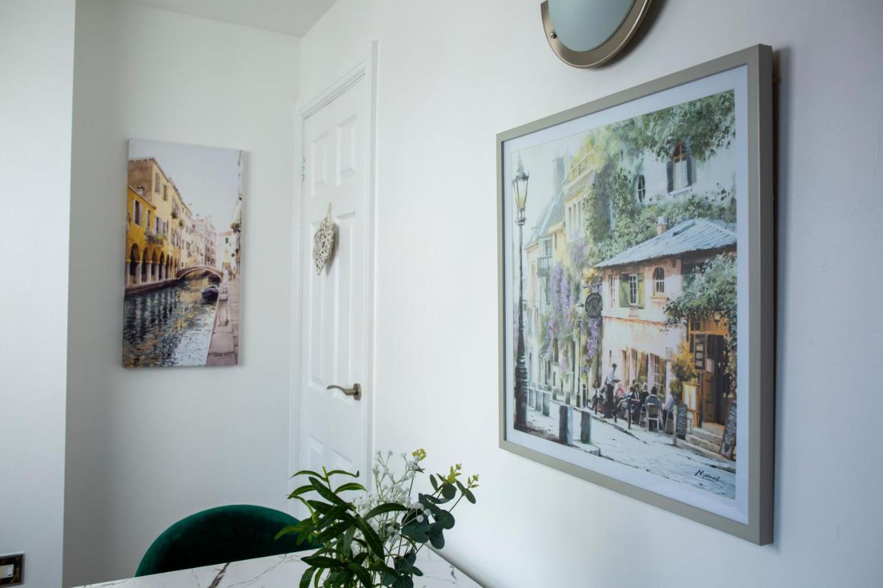 Modern Townhouse Apartment With Free Parking And Wifi Stratford-upon-Avon Bagian luar foto