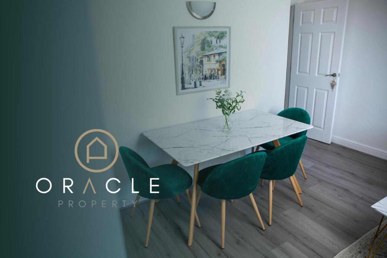 Modern Townhouse Apartment With Free Parking And Wifi Stratford-upon-Avon Bagian luar foto